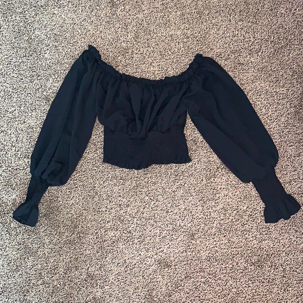 Long sleeved cropped black top